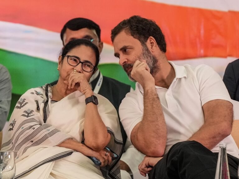 क्या अब विपक्ष पूरी तरह से बिखर चुका है?