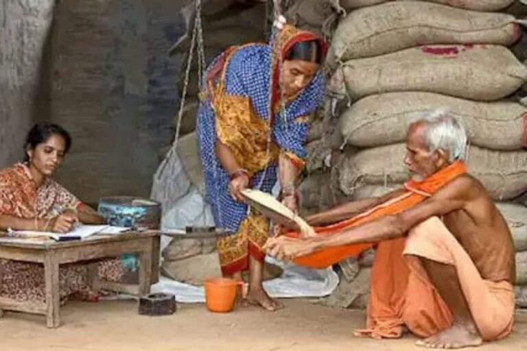 क्या गरीबी से निजात पा रहा है भारत?