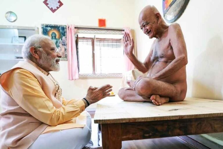 आचार्य विद्यासागर महाराज का 77 वर्ष की आयु में निधन हो गया.