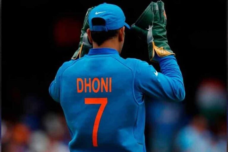 टीम इंडिया के पूर्व कप्तान एमएस धोनी ने एक बैट निर्माता के करोड़ों रुपये ठुकरा दिए।