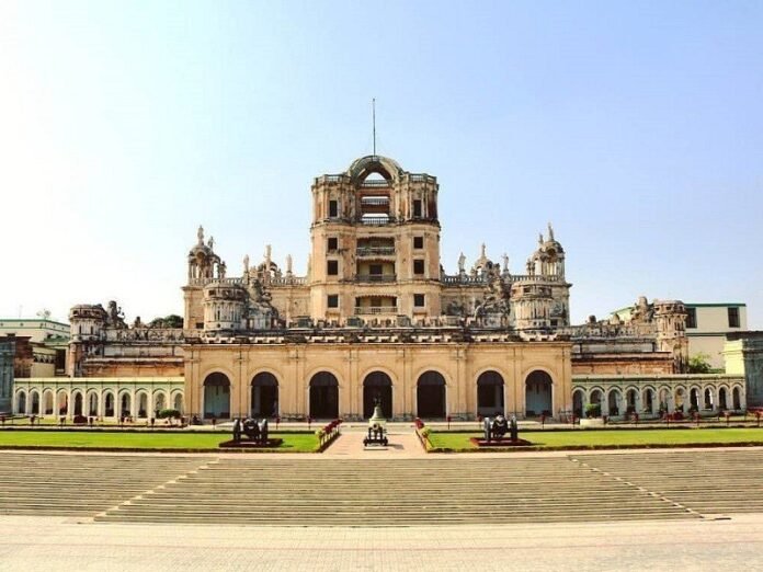 006238105Lucknow_La_Martiniere_Main