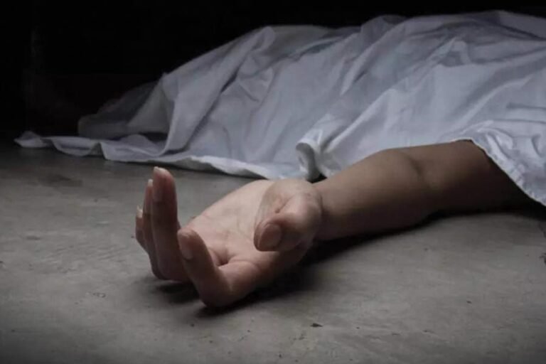 यूपी की लड़की ने उत्पीड़न के बाद खुद को आग लगा ली.