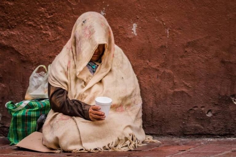 मिलिए मुंबई के करोड़पति भिखारी भरत जैन से, जो करोड़ों में कमाते हैं.