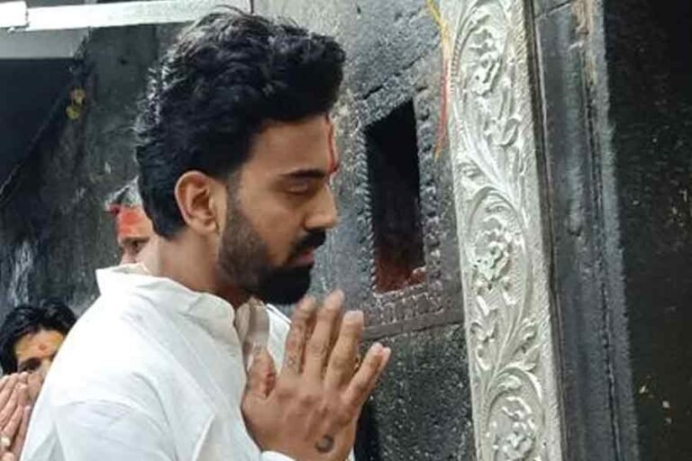 लखनऊ सुपर जाइंट के कप्तान केएल राहुल ने उज्जैन में महाकालेश्वर मंदिर में दर्शन किए.