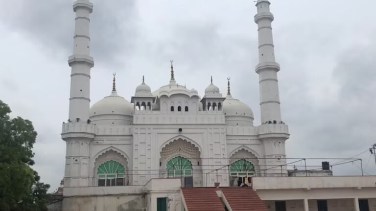 आखिर क्या है टीले वाली मस्जिद का इतिहास?