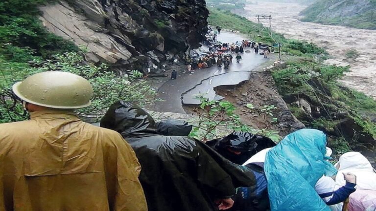 क्या विकास के नाम पर उत्तराखंड में हो रही है तबाही?