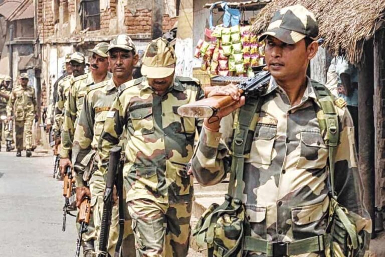 EC ने पश्चिम बंगाल के चार जिलों में कोई केंद्रीय बल नहीं रखा है.