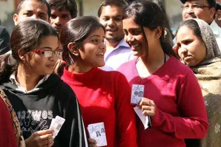 उत्तराखंड में मतदाताओं को होटलों में खाने के बिल में 20 प्रतिशत की छूट मिलेगी.