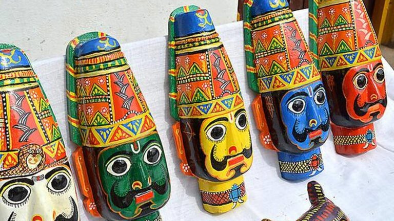 क्या वर्तमान में आदिवासियों की कला बाहर निकल रही है?