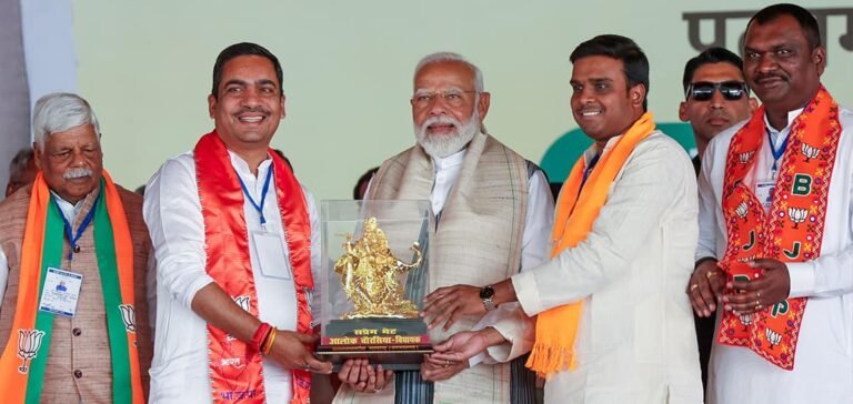 जब तीसरे चरण से ठीक पहले मोदी पहुंचे अयोध्या!