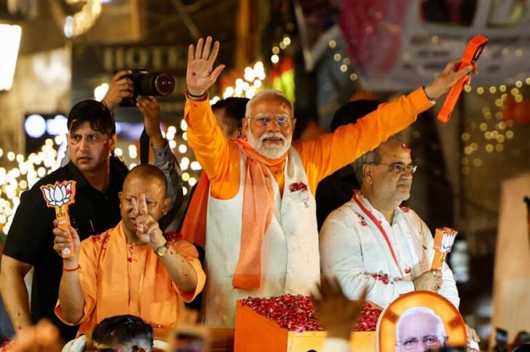 प्रधानमंत्री नरेंद्र मोदी ने वाराणसी लोकसभा सीट से नामांकन दाखिल किया.