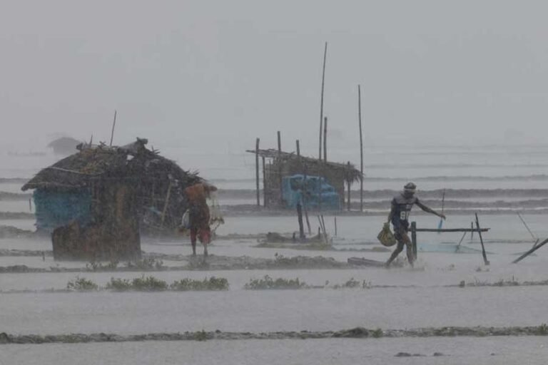 कोलकाता सहित सभी दक्षिणी जिलों में बारिश रहेगी जारी ।
