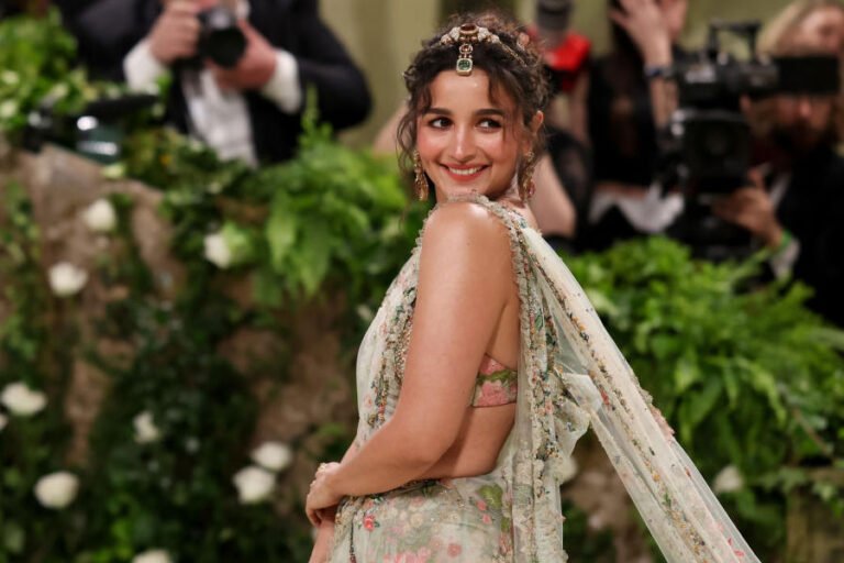 “बहुत सुंदर लग रही है”! आलिया ने खुद को बुरी नजर से बचाने के लिए किया एक खास काम