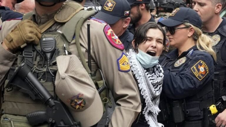 क्या अमेरिका में रह रहे भारतीय छात्र खतरे में है?