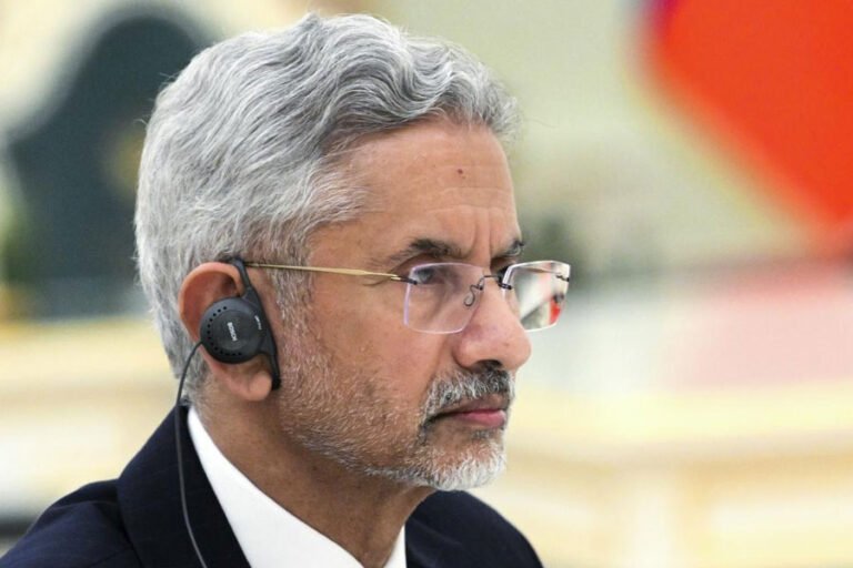 विदेश मंत्री एस जयशंकर यूएई के दौरे पर, अबू धाबी में बीएपीएस हिंदू मंदिर गए.