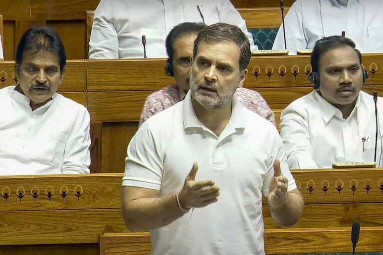 कांग्रेस ने लोकसभा अध्यक्ष ओम बिरला पर विपक्ष के नेता राहुल गांधी का माइक बंद करने का आरोप लगाया, जब उन्होंने NEET पेपर लीक का मुद्दा उठाया।