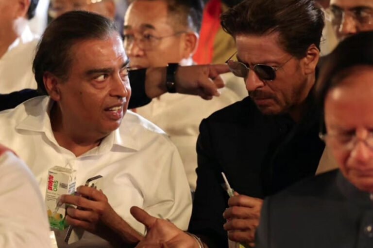 नरेंद्र मोदी का शपथ ग्रहण, दर्शकों की सीट पर बैठे शाहरुख खान और मुकेश अंबानी खा रहे 30 रुपये का ओआरएस!