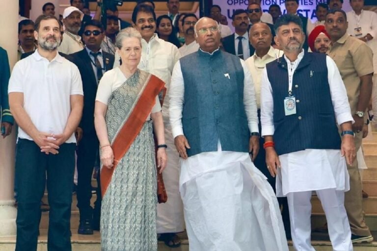 मोदी के इटली जाने से क्यों खफा है विपक्ष ?