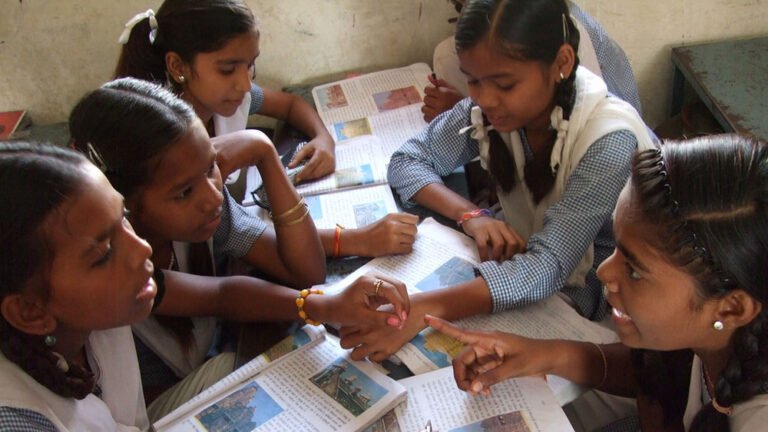 क्या शिक्षा स्तर का बढ़ना भारत के विकास का संकेत देता है?