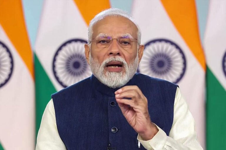प्रधानमंत्री नरेंद्र मोदी ने दावा किया कि देश ने उन्हें संविधान की रक्षा की जिम्मेदारी दी है.