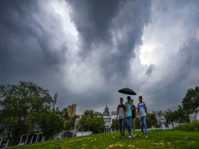 आखिर कैसा है दिल्ली से बिहार तक का मौसम?