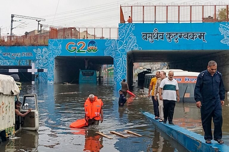 जब बारिश के चलते दिल्ली के पीडब्ल्यूडी का सिस्टम बह गया!