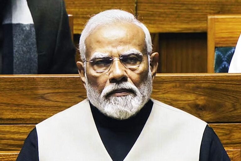 केंद्र सरकार चाहती है कि राज्यपाल अधिक सक्रिय भूमिका निभाएं.