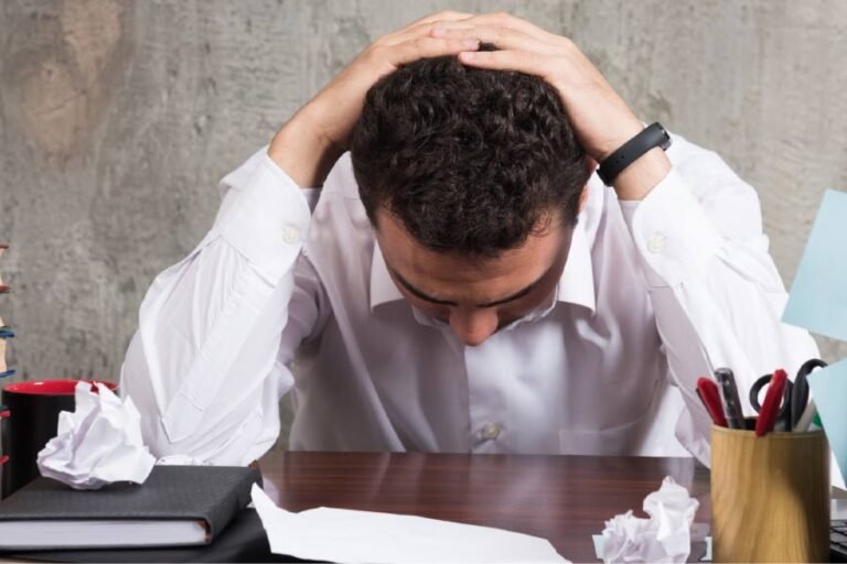 देश के विभिन्न दफ्तरों में 70 फीसदी कर्मचारी नाखुश, 54 फीसदी इस्तीफा देने की सोच रहे, आखिर क्यों?