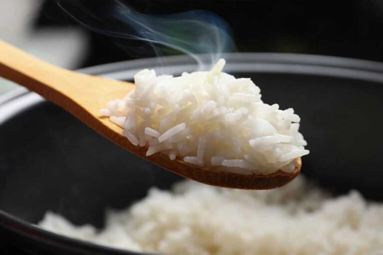 क्या दो वक्त का चावल खाना वाकई हानिकारक है? या यह कुछ लोगों के लिए अच्छा है?