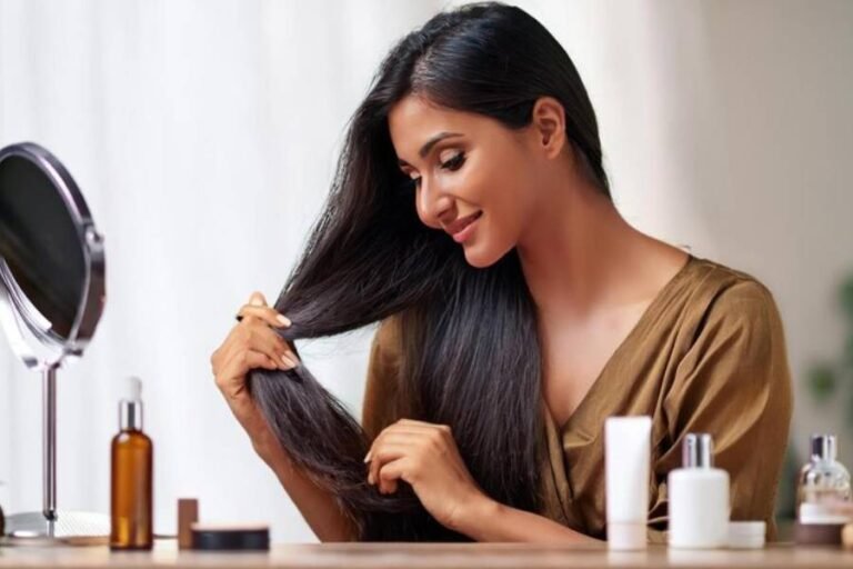 घर पर बाल दिखेंगे घने और चमकदार, आप इसे पूजा के दौरान ट्राई कर सकती हैं