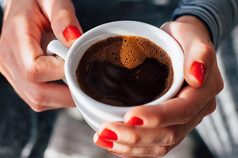 सुबह खाली पेट कॉफी पियें ये सोच कर कि लीवर अच्छा रहेगा! क्या यह सब अच्छा है?