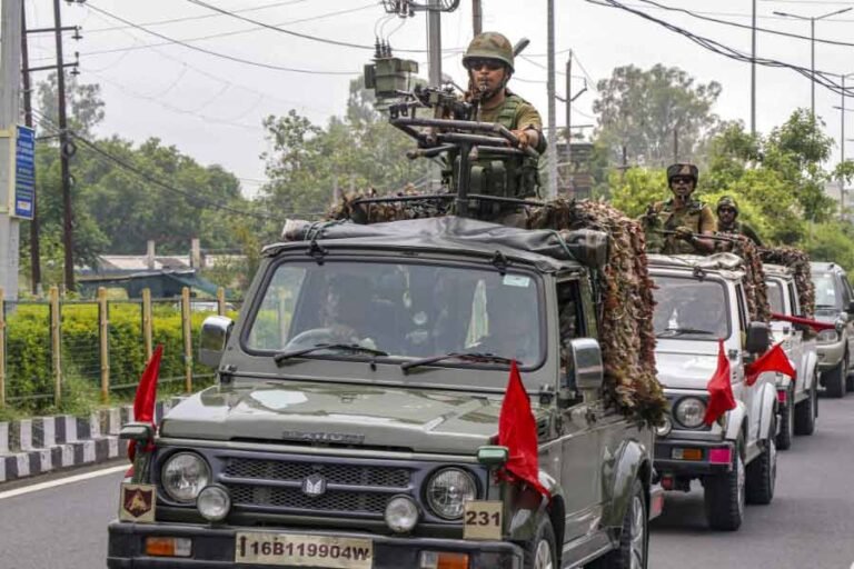 गुलमर्ग के बाद इस बार अखनूर में सेना की गाड़ी को बनाया निशाना, आतंकियों की तलाश शुरू