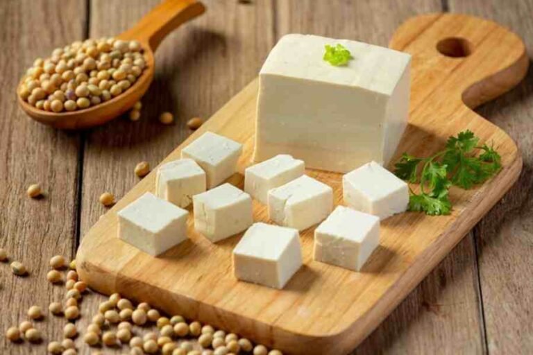 फ्रिज में रखने पर भी खराब हो रहा है पनीर, कुछ दिन तक कैसे रहेगा अच्छा?