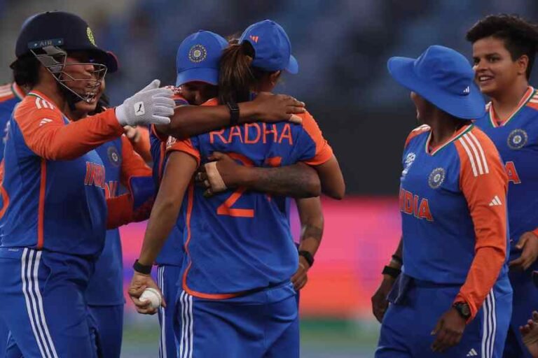 मंधाना, हरमनप्रीत के अर्धशतकों की मदद से भारत ने श्रीलंका को 82 रन से हराकर महिला विश्व कप जीता