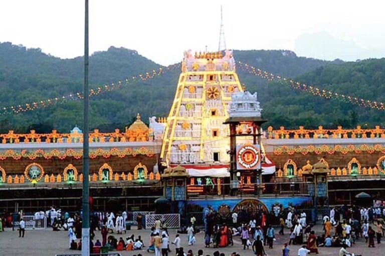 लड्डू विवाद के बीच, तिरुपति मंदिर की त्रैमासिक सफाई से भक्तों में कमी नहीं