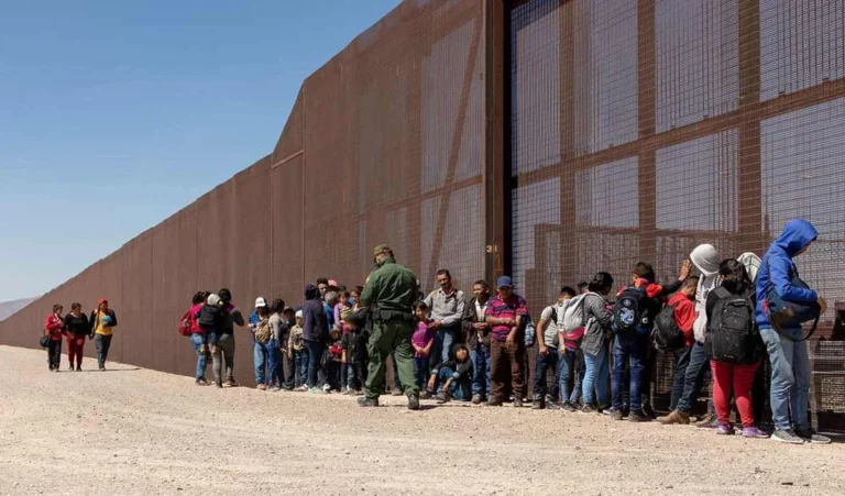 क्या भारतीय लोग अमेरिका जाने के लिए बना रहे हैं डंकी?