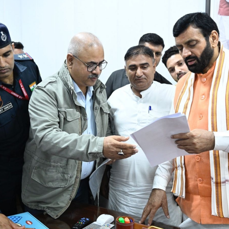 काजोल-कृति की फिल्म का विवाद पहुंचा थाने:हुड्‌डा खाप ने फिल्म 2 पत्ती को लेकर की मानहानि की शिकायत, 10 नवंबर को हुई थी पंचायत