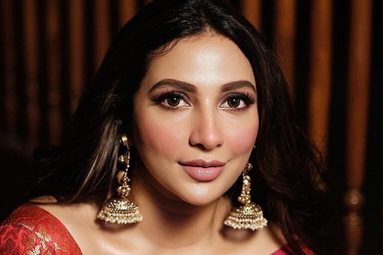 शुभश्री के पास सोने के हार की एक विस्तृत विविधता है जिसे दुल्हनें 6 शादी के मौसमों के लिए अपने संग्रह में रख सकती हैं