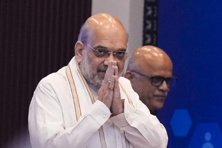 महाराष्ट्र में दो खेमे खैराती पर भरोसा कर रहे हैं