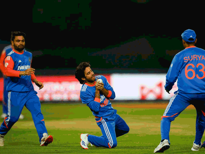 संजू का सिक्स फैन के चेहरे पर लगा:रिवर्स स्वीप पर तिलक का सिक्स, मिलर ने 110 मीटर लंबा छक्का जड़ा; मोमेंट्स