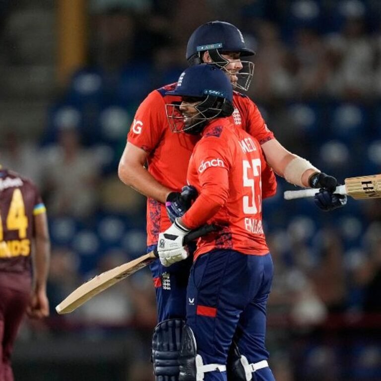 इंग्लैंड ने वेस्टइंडीज को लगातार तीसरे टी-20 में हराया:सीरीज में 3-0 की अजेय बढ़त ली; साकिब-ओवरटन को 3-3 विकेट