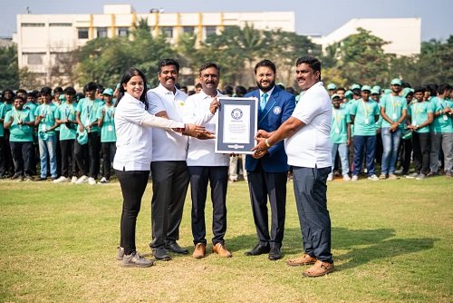 Chennai Institute of Technology and Bisleri International Creates Guinness World Record for the Largest Human Recycling Logo